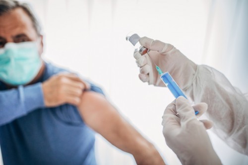 Жители Элисты и Целинного района могут оставить заявку на получение вакцины от COVID-19