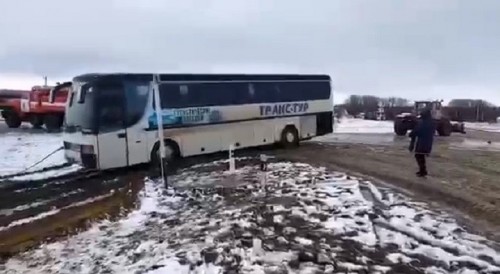 Пассажиры автобуса, съехавшего в кювет на автодороге Кашары-Морозовск, не пострадали