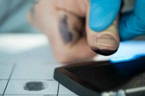 В Черноземельском районе задержан мужчина, находившийся в федеральном розыске
