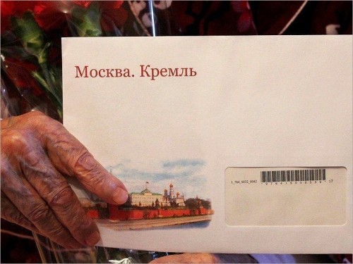 В ноябре 20 жителей степной республики получат поздравления Главы государства