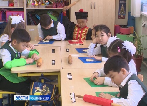 В школах Калмыкии состоялся единый интернет-радио-урок по калмыцкому языку