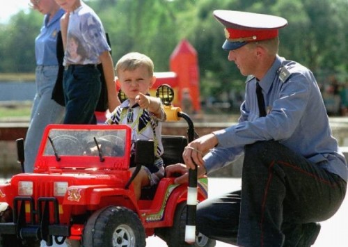 Госавтоинпекторы продолжают проводить для школьников Калмыкии уроки дорожной безопасности