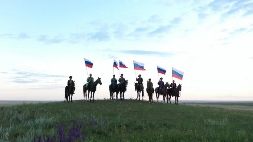 В День России всадники конных клубов Элисты провели акцию