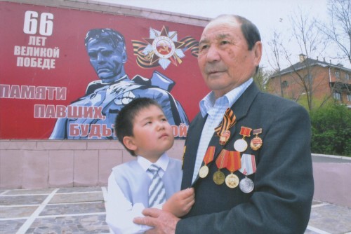 Сегодня свой 95 День Рождения отмечает ветеран Великой Отечественной войны Мугаш Сангаджиевич Араев