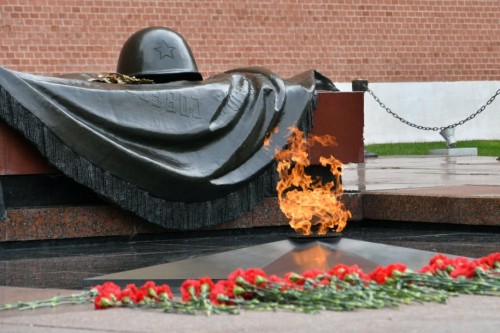 Сегодня в России - День Неизвестного солдата