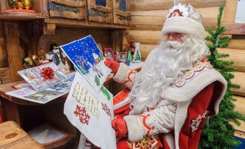 Малыши пишут письма главному зимнему волшебнику. Сегодня – День заказа подарков Деду Морозу