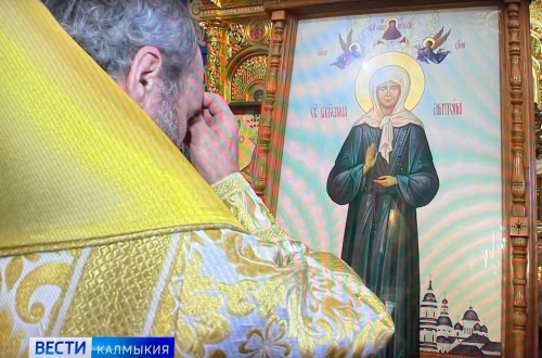Сегодня в селе Малые Дербеты, в церкви Преображения Господня, будут ждать верующих, желающих поклониться Матроне Московской