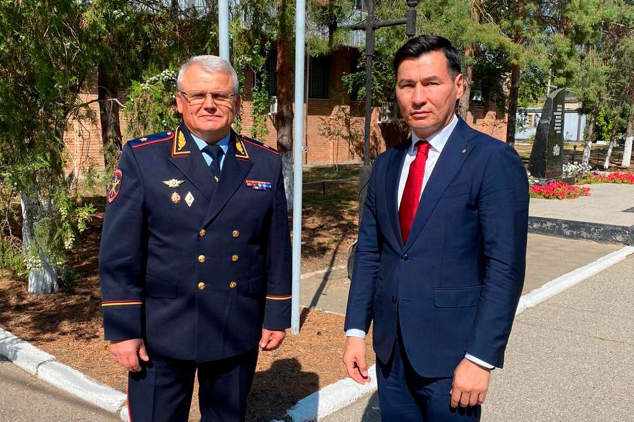 Бату Хасиков поздравил сотрудников полиции региона со столетием образования органов внутренних дел Калмыкии