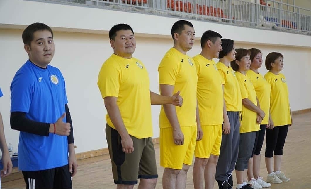 В Элисте состоялся товарищеский матч по волейболу в рамках федерального проекта «Доверяй, играя»