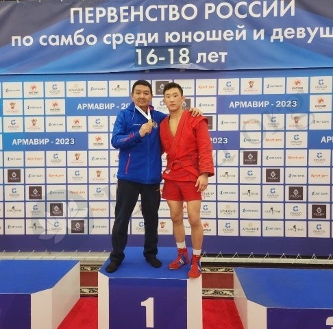 Эрдни Бадмаев – победитель первенства России по самбо среди юношей до 18 лет в весовой категории до 64 килограммов