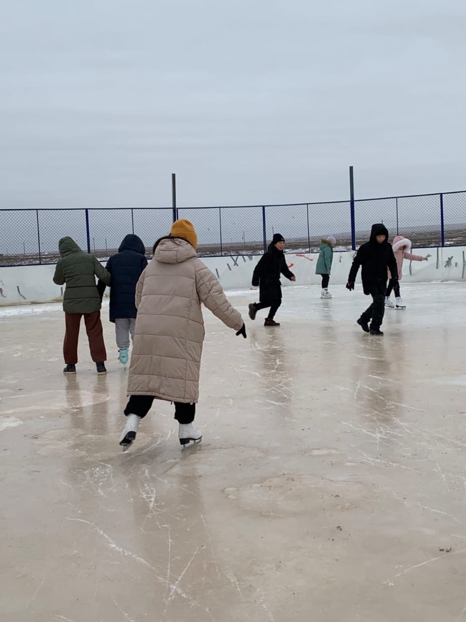 В одном из поселков республики открылся бесплатный ледовый каток