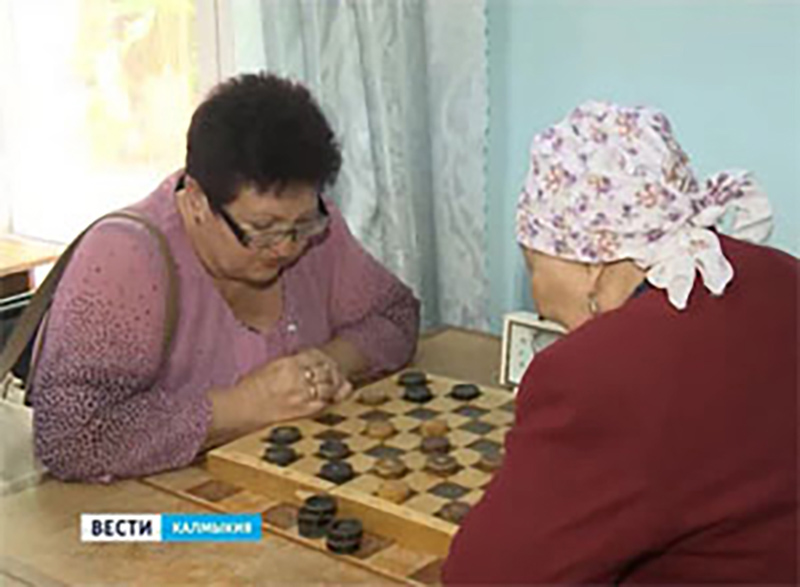 В Элисте прошел шахматно-шашечный турнир среди инвалидов по зрению