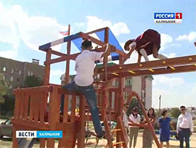 Общественная палата Калмыкии реализовала игровые зоны для детей