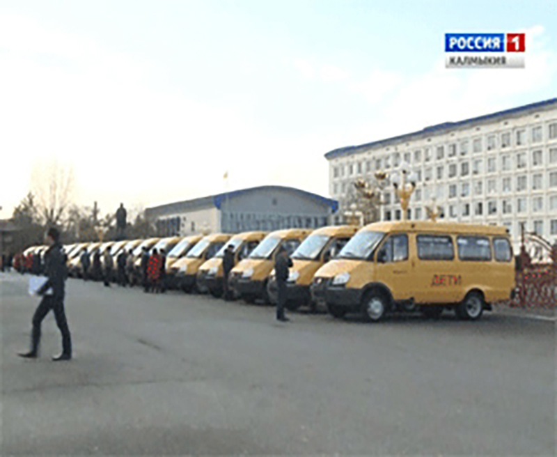 Школам республики вручили новые автобусы