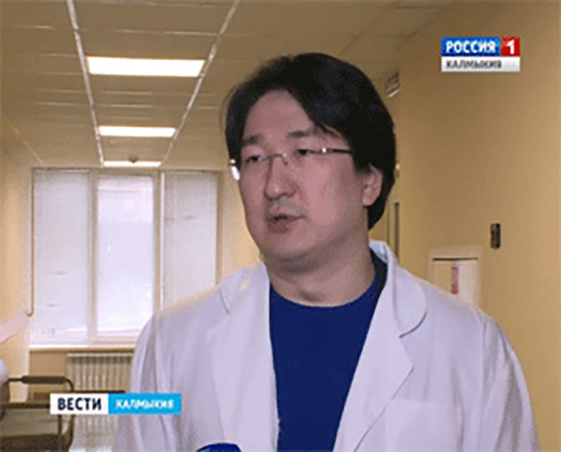 В эти дни в республике находится известный врач хирург-онколог Бадма Башанкаев