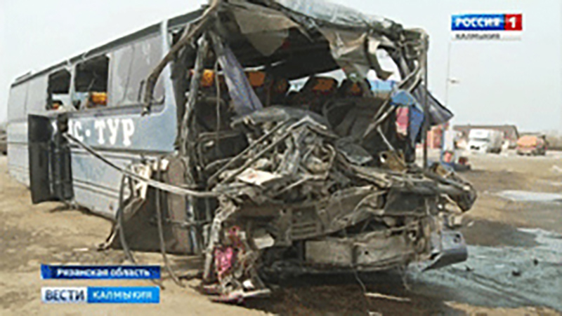 Пассажирский автобус Москва-Элиста попал в аварию под Рязанью