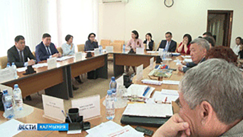 Состоялись заседания в комитетах Народного Хурала