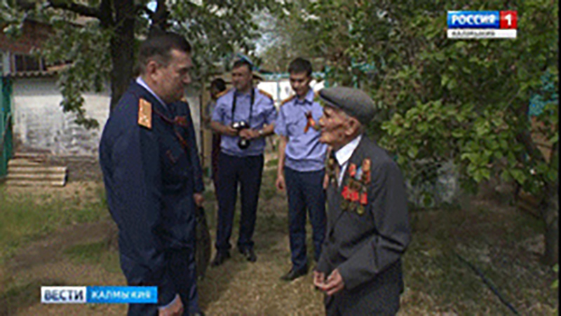 Сотрудники Следственного комитета поздравили ветеранов