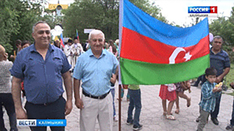 День России в Калмыкии отметили Парадом Дружбы народов