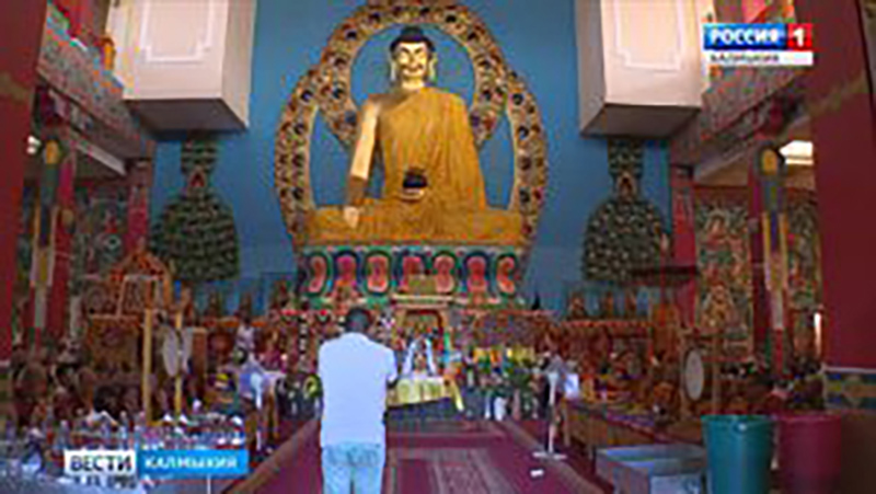 Буддисты Калмыкии отмечают День поворота колеса Учения Будды Шакьямуни