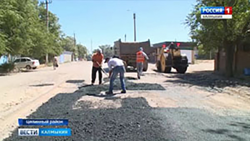 В Целинном районе начался ямочный ремонт дорог