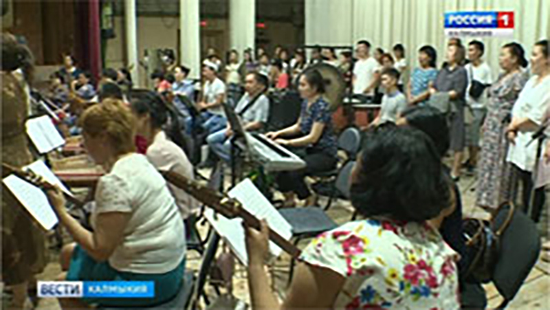 700 музыкантов Калмыкии сделают подношение трем драгоценностям