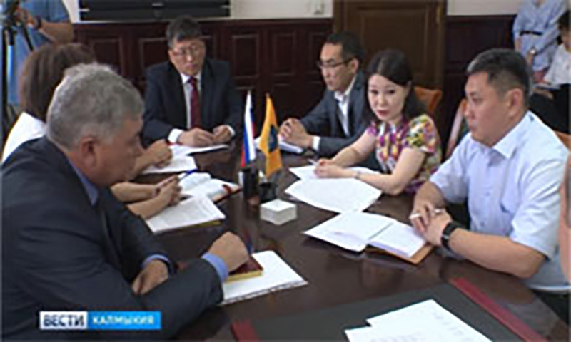 Председатель Правительства Игорь Зотов провел рабочее совещание с министрами социальных блоков