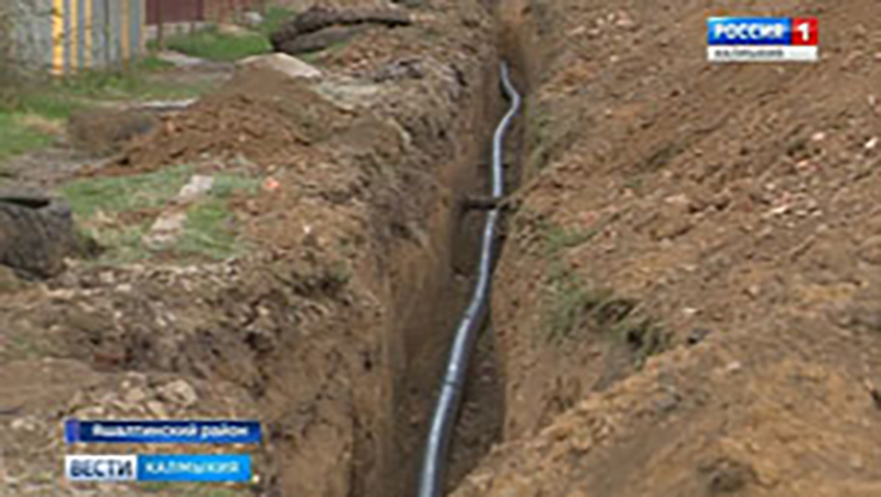 В Яшалте активно ведется работа по реконструкции водопроводных сетей