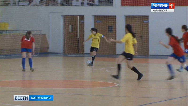 В Элисте завершился турнир по мини-футболу среди женщин