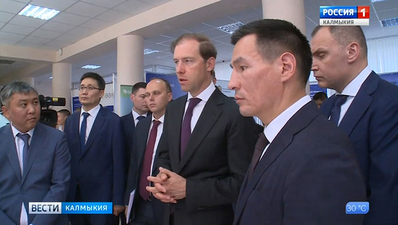 Сегодня в Калмыкию с рабочим визитом прибыл министр промышленности и торговли России Денис Мантуров
