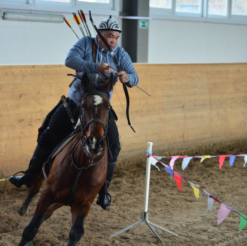 Спортсмен из Калмыкии завоевал золото Всероссийского турнира по конной стрельбе из лука