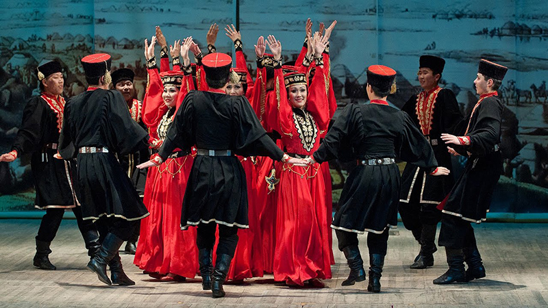 Мастера искусств республики в эти дни проводят репетиции перед выступлением на сцене Кремля