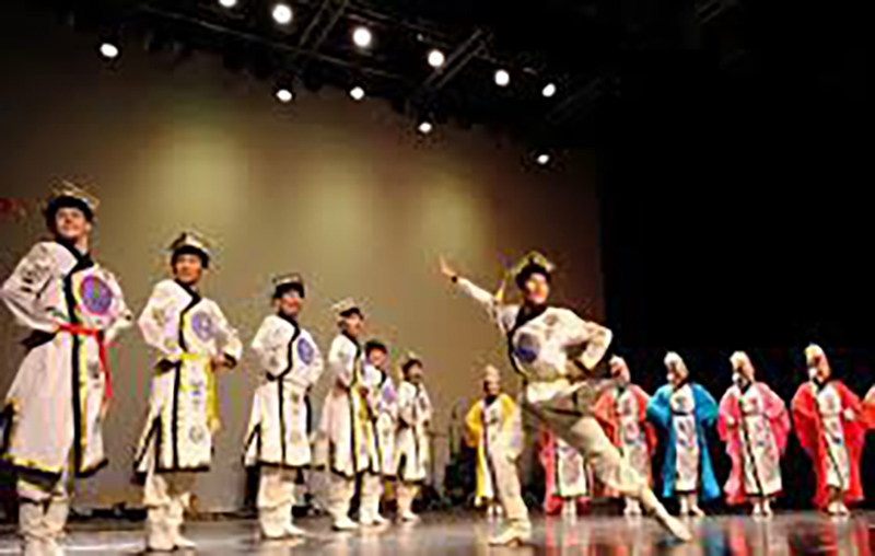 Государственный театр танца «Ойраты» проведет благотворительный концерт