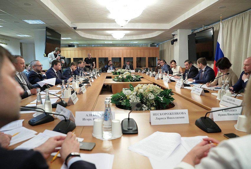 Рифат Сабитов принял участие в расширенном заседании комитета по информационной политике, информационным технологиям и связи ГД РФ
