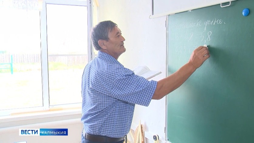 В Калмыкии обсудили проблему дефицита кадров в школах региона