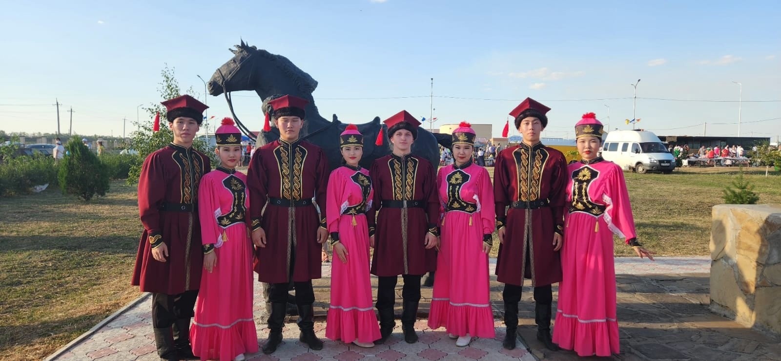 Народный ансамбль танца «Иньглян» из Калмыкии принял участие в казачьем фестивале