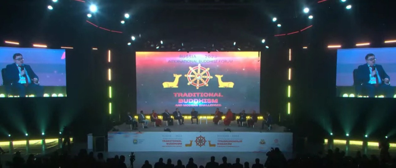 Делегация Калмыкии во главе с Бату Хасиковым принимает участие в  первом Международном  буддийском форуме