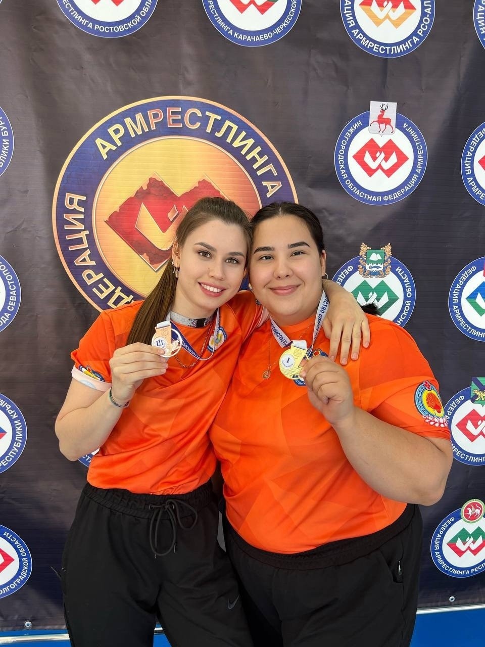 Спортсменка из Калмыкии Данара Убушаева заняла первое место на Кубке России по армрестлингу в Севастополе