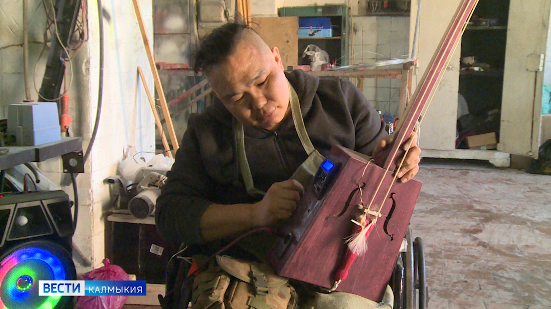 Участник специальной военной операции Эрдни Очир – Араев создал своими руками редкий народный инструмент – Мёрин Хуур
