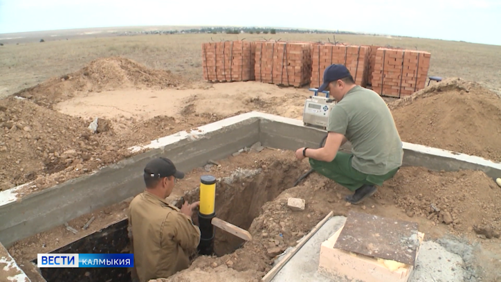 В Лагани в рамках федерального проекта «Чистая вода» продолжаются работы по строительству станции водоподготовки