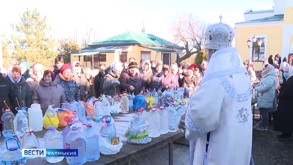 В Калмыкии православные готовятся встретить Крещение Господне.