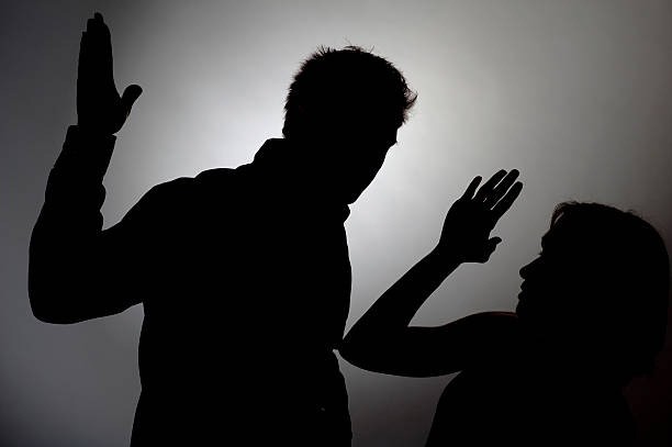 В Лаганском районе местный житель угрожал убить свою жену