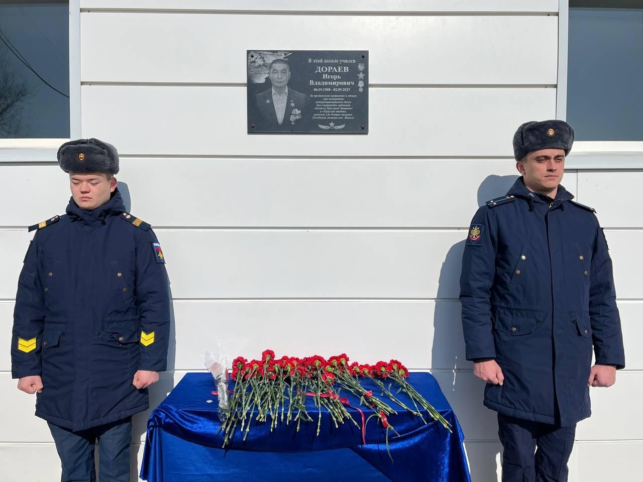 В Яшкуль сегодня открыли мемориальную доску воину - интернационалисту Игорю Дораеву