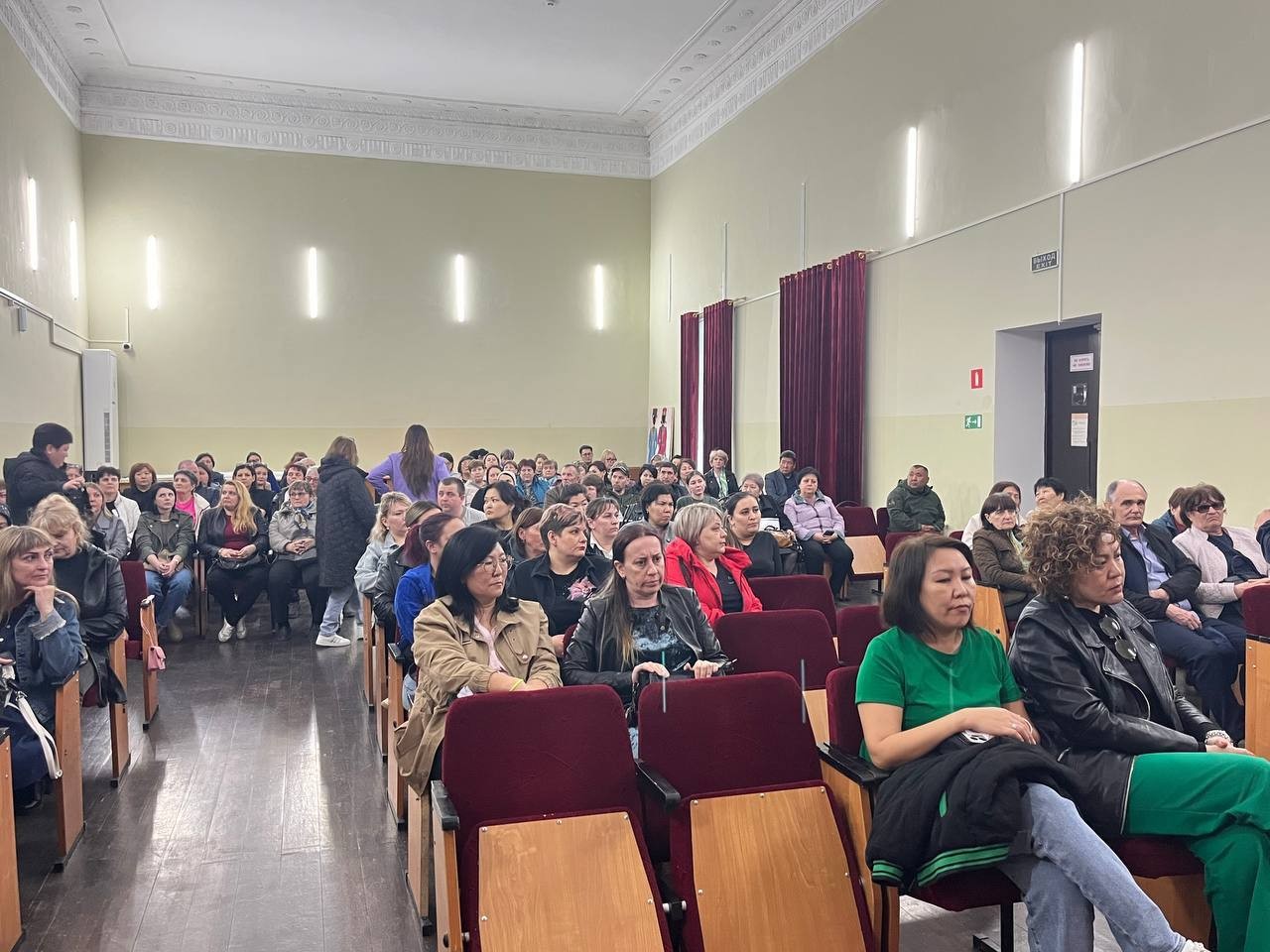 Сегодня в селе Садовое Сарпинского района, по поручению главы региона, уполномоченный по правам ребенка РК Наталья Чужаева проводит прием граждан по вопросам защиты детей и обеспечения их прав.