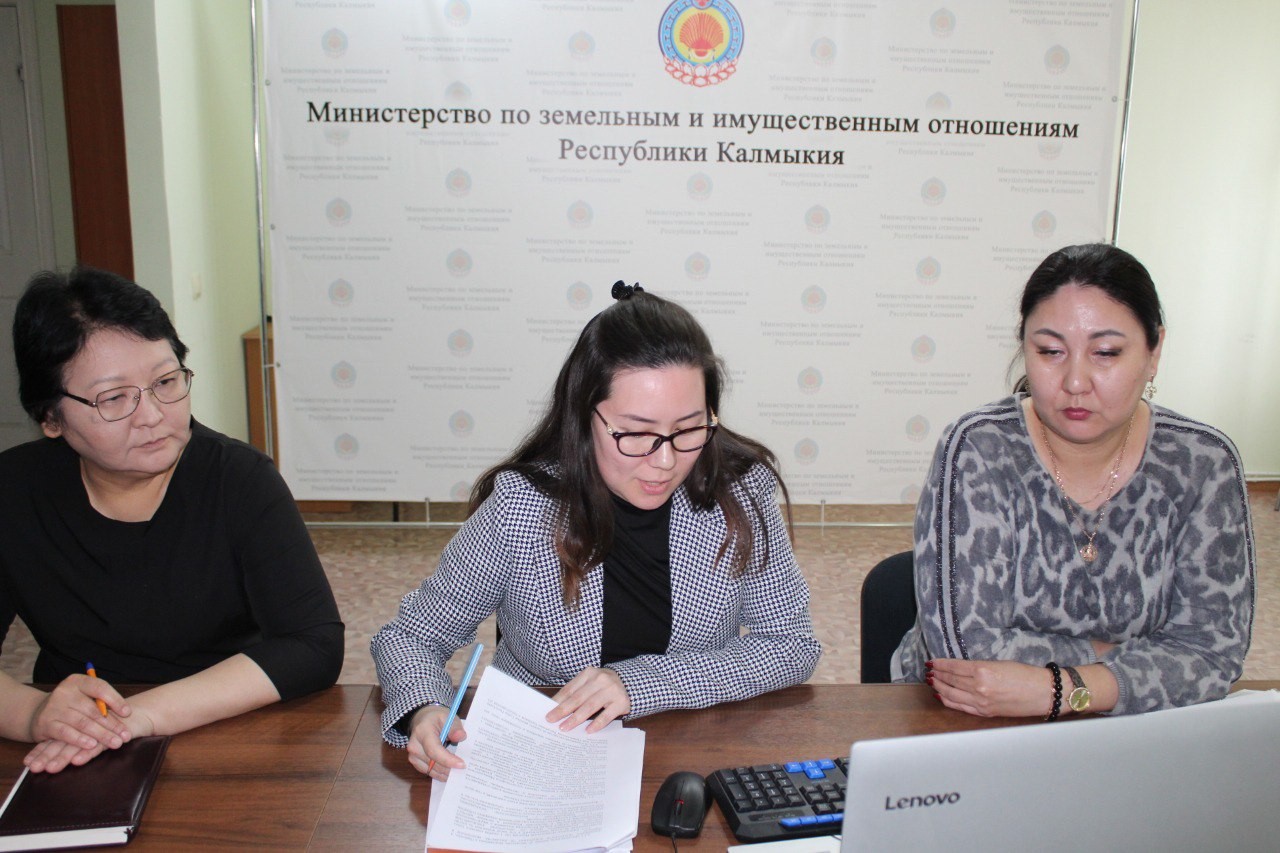 Калмыкия в рамках соглашения между продолжает работу по укреплению партнерских отношений с городом Антрацитом ЛНР.