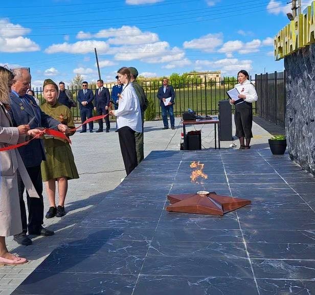 В поселке Бурата Приютненского района открыт мемориал «Вечная память героям»