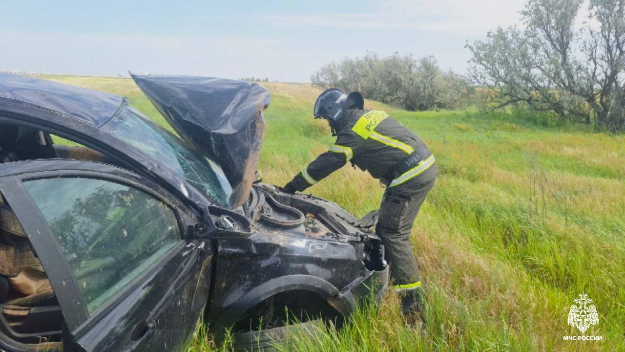 В Целинном районе легковой автомобиль опрокинулся в кювет