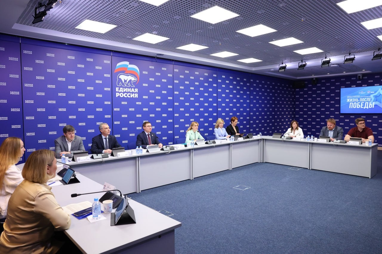 «Единая Россия» запускает Школу поддержки для жён и матерей участников СВО.