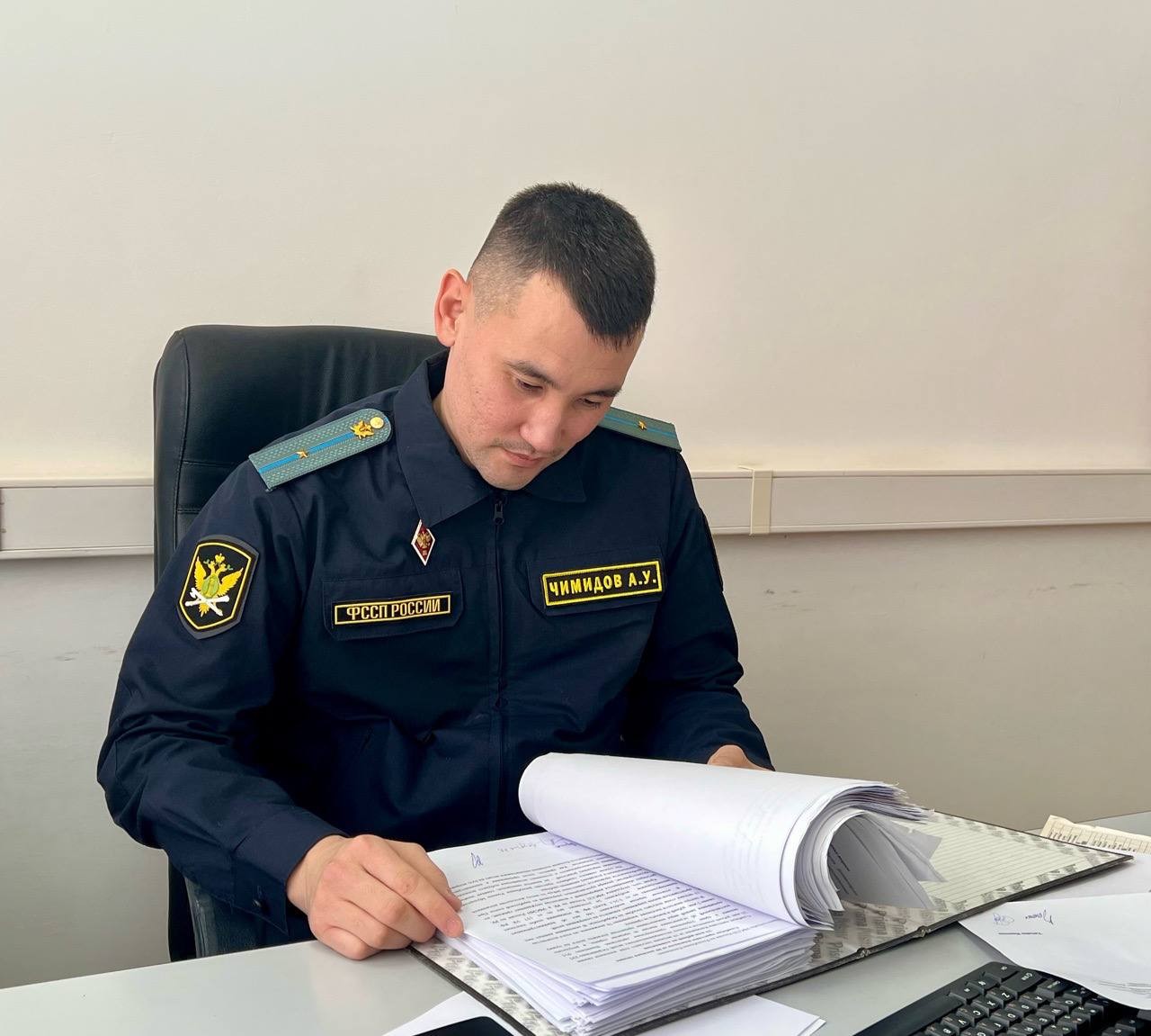 В Калмыкии судебные приставы Элисты взыскали задолженность по заработной плате около 900 тысяч рублей.