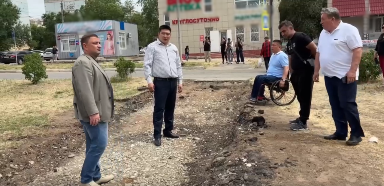 В рамках подготовки к юбилею Элисты ведутся активные работы по благоустройству.